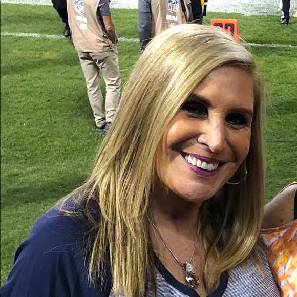 Meet your Posher, Deborah - Picture 2 of 2